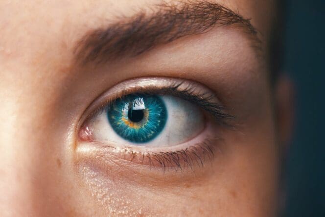 blue eye woman