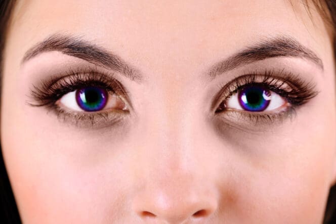 colored contact lenses