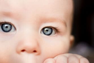 when babies develop eye color
